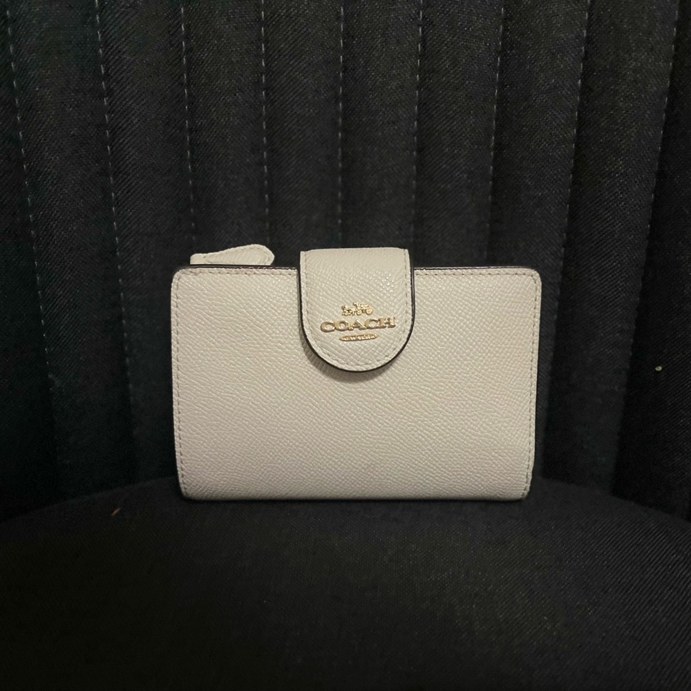 Coach Medium Corner Zip Wallet